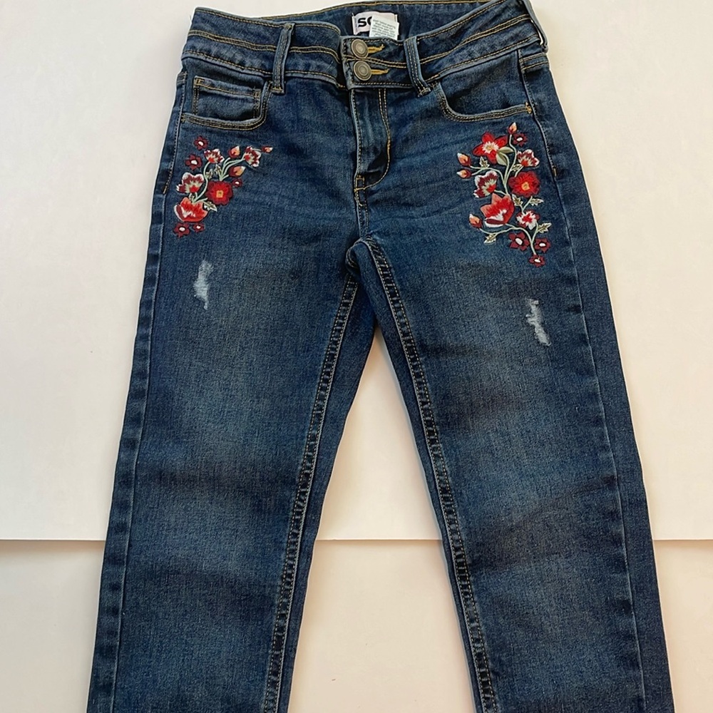 Girls SO jeans - flower accent front pockets and adjustable waist - Size 10